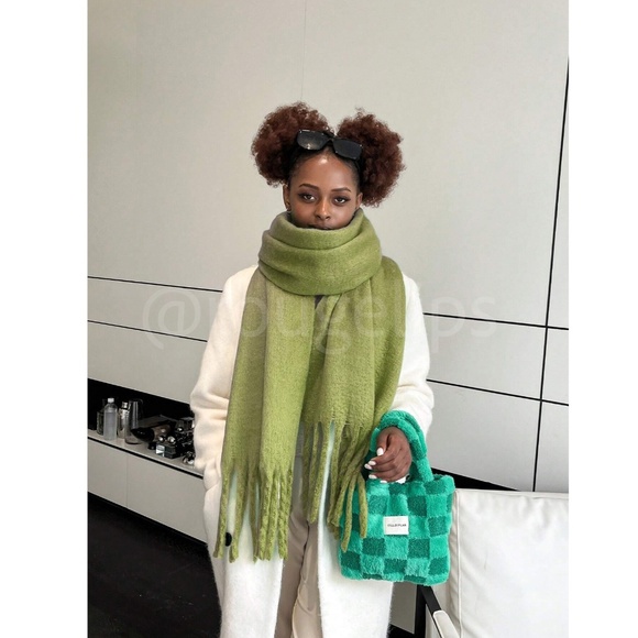 Green Wide Shawl Scarf With Tassels Fuzzy Knit - Picture 2 of 9